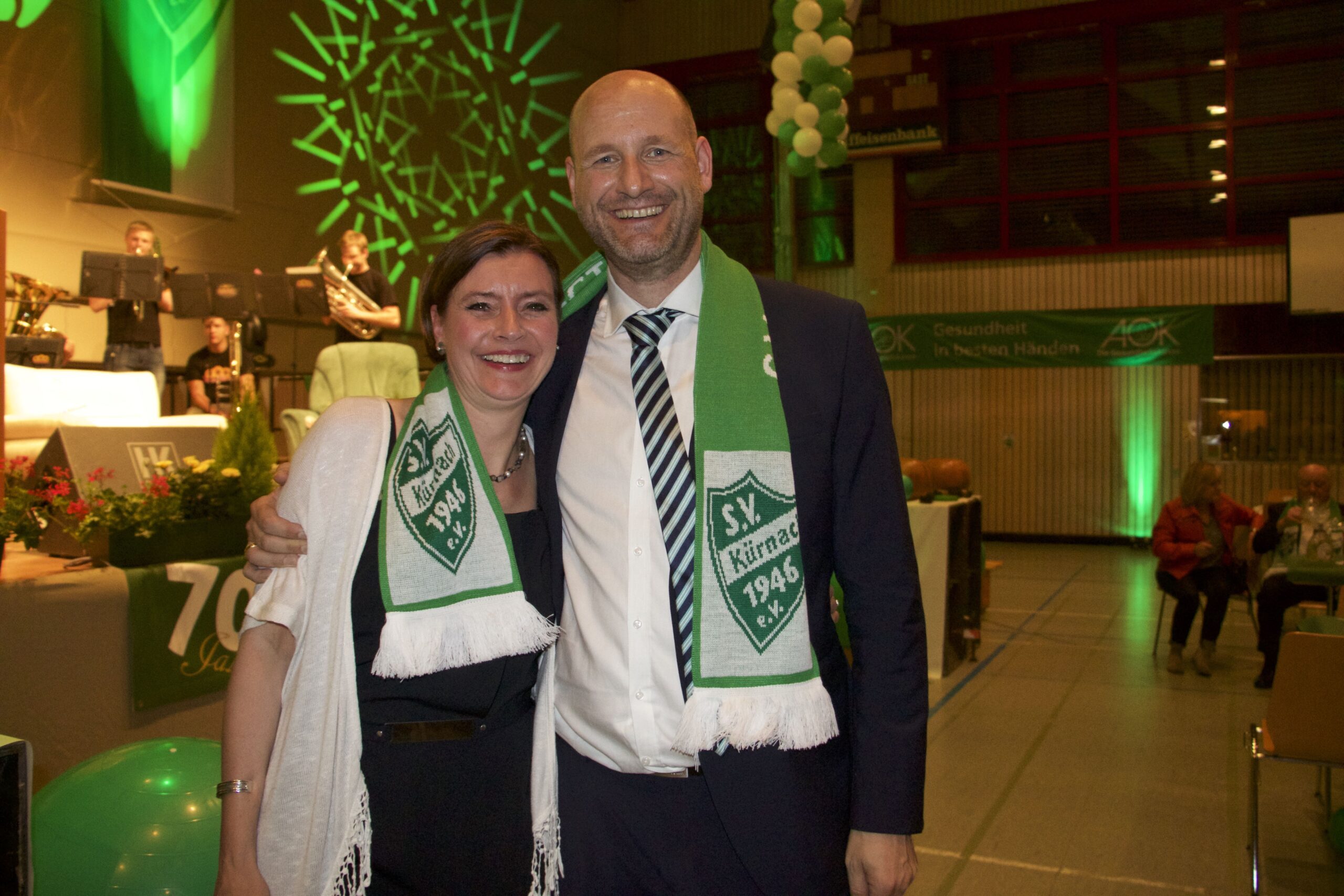 Ein glücklicher Vorstandsvorsitzender Stefan Reichwein mit seiner Frau Regina Foto: Matthias Demel
